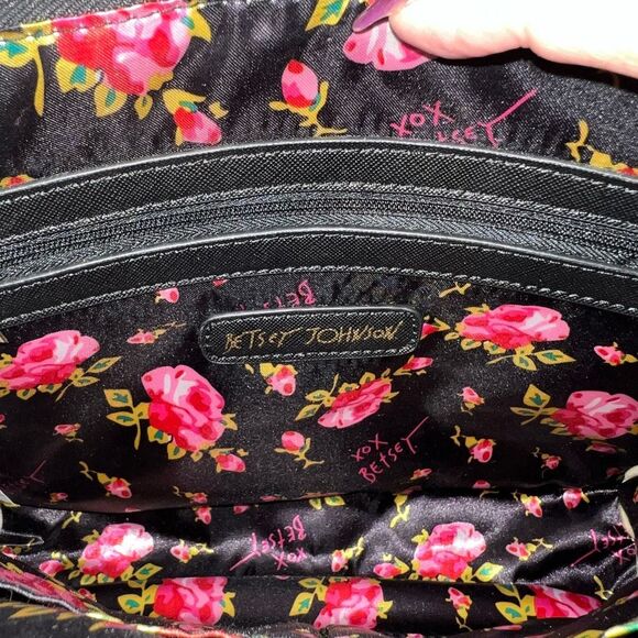 Betsey Johnson Large‎ Faux Leather Black and Gold Quilted Wristlet - Picture 9 of 10